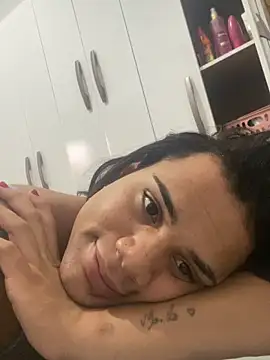 lavinyaalencar22 online show from 02/05/26, 07:07