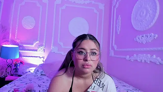 Snapshot of AngellVisen chatting on 02/14/26, 06:48 AngellVisen online show from 02/14/26, 06:48