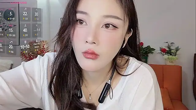 Snapshot of Lisa-295188 chatting on 02/27/26, 07:19 Lisa-295188 online show from 02/27/26, 07:19