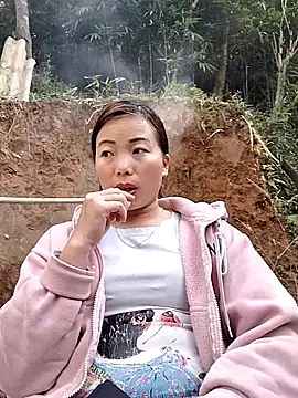 Ella-aa online show from 02/15/26, 01:57