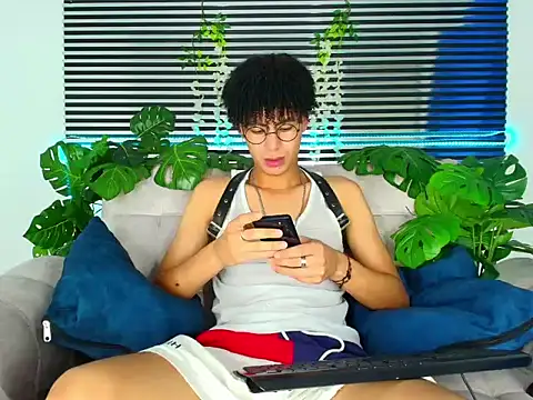 ThiiagoSaeenz online show from 03/05/26, 04:03