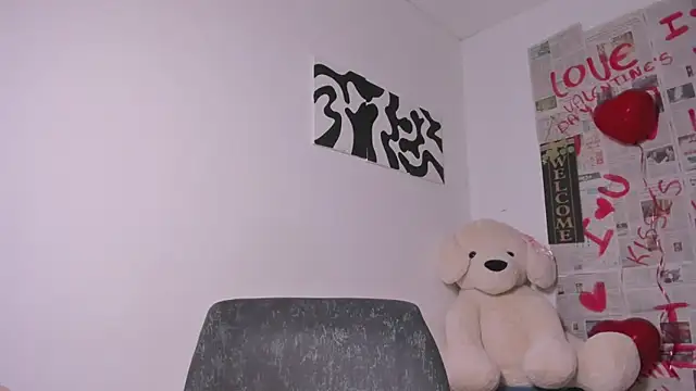 Snapshot of Nia13 chatting on 02/17/26, 06:32 Nia13 online show from 02/17/26, 06:32