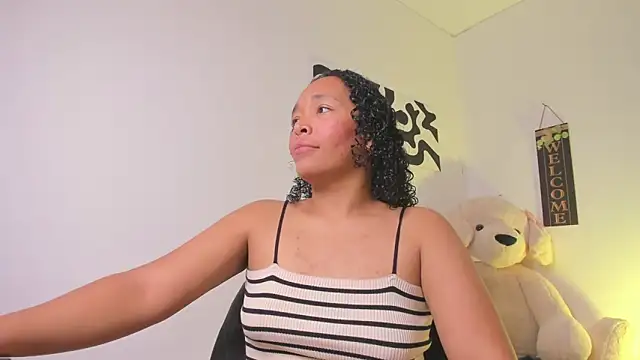 Snapshot of Nia13 chatting on 02/26/26, 01:04 Nia13 online show from 02/26/26, 01:04