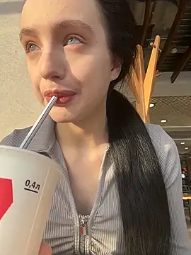 Snapshot of MiaTee chatting on 02/06/26, 04:06 MiaTee online show from 02/06/26, 04:06