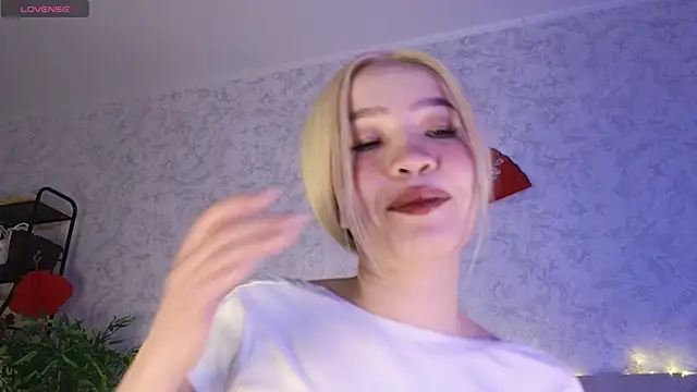 Snapshot of saya_li11 chatting on 02/14/26, 05:26 saya li11 online show from 02/14/26, 05:26