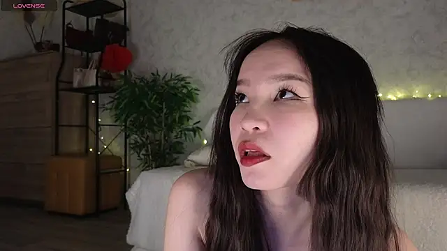 Snapshot of saya_li11 chatting on 02/24/26, 05:11 saya li11 online show from 02/24/26, 05:11