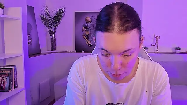 Snapshot of Madison_dolly chatting on 02/28/26, 08:37 Madison dolly online show from 02/28/26, 08:37