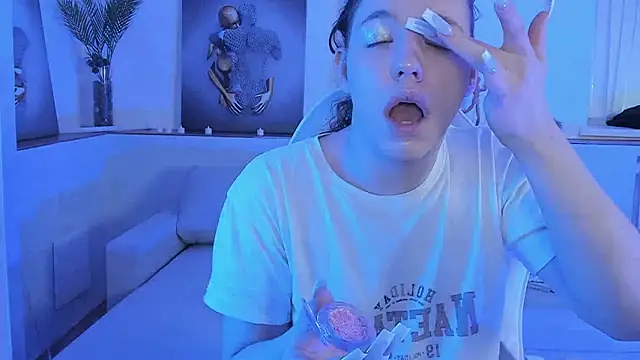 Snapshot of Madison_dolly chatting on 03/03/26, 02:07 Madison dolly online show from 03/03/26, 02:07