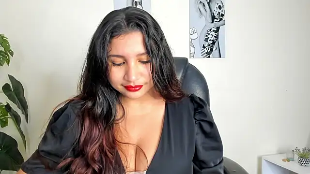 Snapshot of Victoria_Rosee chatting on 02/02/26, 12:37 Victoria Rosee online show from 02/02/26, 12:37