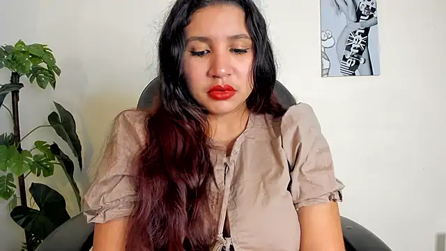 Snapshot of Victoria_Rosee chatting on 02/06/26, 12:41 Victoria Rosee online show from 02/06/26, 12:41