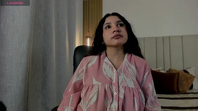 Snapshot of Victoria_Rosee chatting on 04/14/26, 12:33 Victoria Rosee online show from 04/14/26, 12:33