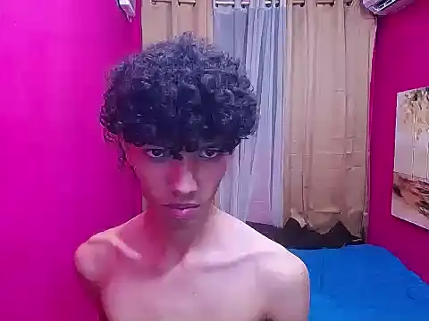 Snapshot of bigcock_twinks chatting on 02/19/26, 04:52 bigcock twinks online show from 02/19/26, 04:52