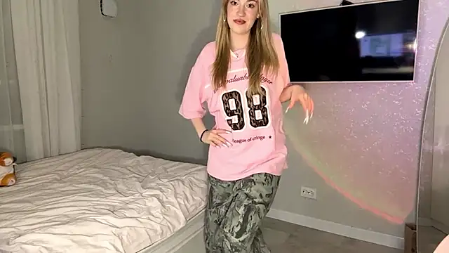 Snapshot of Between_Eeys chatting on 02/01/26, 03:10 Between Eeys online show from 02/01/26, 03:10