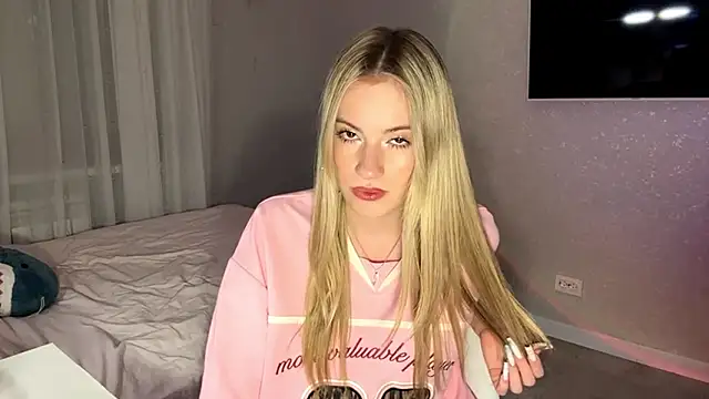 Snapshot of Between_Eeys chatting on 02/02/26, 05:11 Between Eeys online show from 02/02/26, 05:11