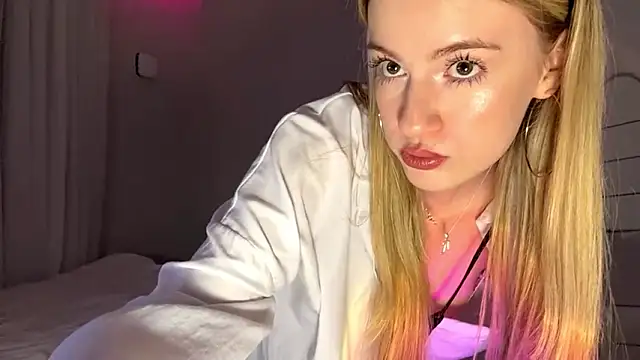 Snapshot of Between_Eeys chatting on 02/11/26, 03:39 Between Eeys online show from 02/11/26, 03:39