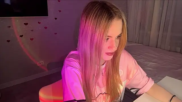 Snapshot of Between_Eeys chatting on 02/25/26, 03:10 Between Eeys online show from 02/25/26, 03:10