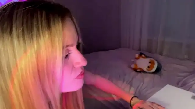 Snapshot of Between_Eeys chatting on 03/02/26, 03:08 Between Eeys online show from 03/02/26, 03:08