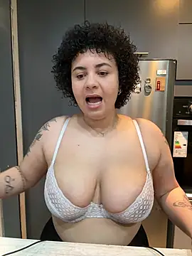 Snapshot of BabyChanntal chatting on 02/17/26, 02:35 BabyChanntal online show from 02/17/26, 02:35