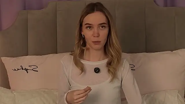 NikkiRyx online show from 04/15/26, 07:58