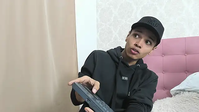 Alejandroo Montenegro online show from 02/18/26, 02:29