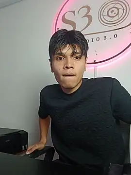 Alejandroo Montenegro online show from 04/18/26, 10:43