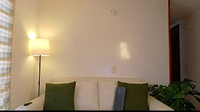 ivonnybonita   online show from 06/01/26, 04:52