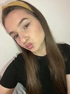 Green eyes lady online show from 05/13/26, 01:30