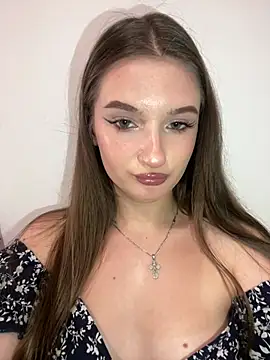 Green eyes lady online show from 07/06/26, 05:04