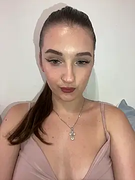 Green eyes lady online show from 07/17/26, 02:45