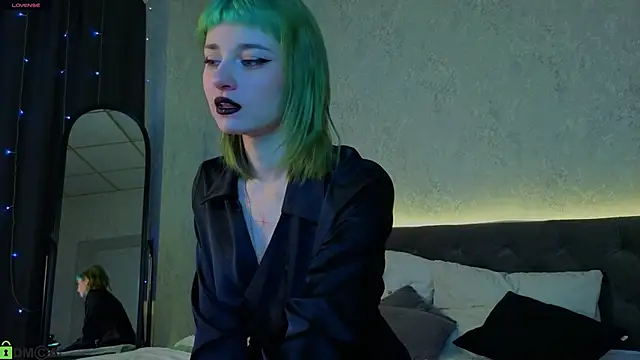 Scarle Whisper online show from 04/12/26, 01:10