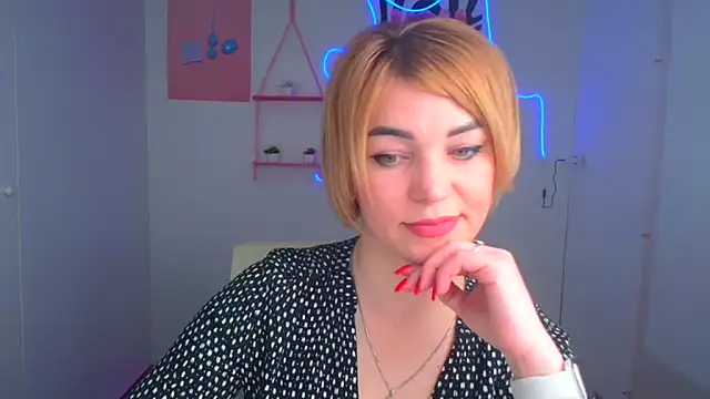 CuttieEmma online show from 04/15/26, 05:58