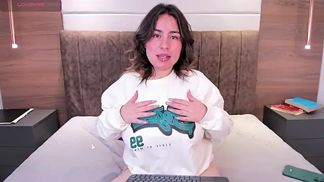 Snapshot of Kennya_Rodriguez chatting on 12/28/24, 12:24 Kennya Rodriguez online show from 12/28/24, 12:24