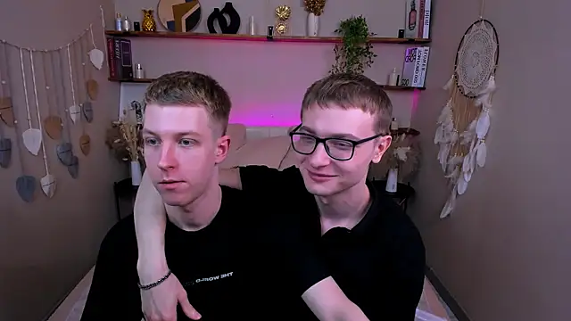 Snapshot of Emmit_Barker chatting on 04/03/26, 03:43 Emmit Barker online show from 04/03/26, 03:43