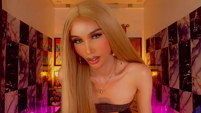 Snapshot of SeductiveSamanthaTS chatting on 02/18/26, 04:14 SeductiveSamanthaTS online show from 02/18/26, 04:14