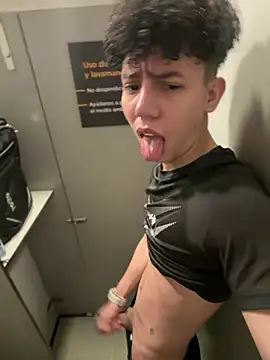 Snapshot of yoursexyjose chatting on 06/25/26, 06:34 yoursexyjose online show from 06/25/26, 06:34