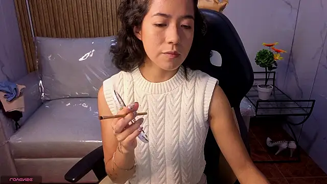 Snapshot of Lynn_turner chatting on 02/04/26, 12:55 Lynn turner online show from 02/04/26, 12:55