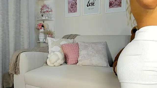 Snapshot of Mia_Rosee1 chatting on 02/13/26, 11:56 Mia Rosee1 online show from 02/13/26, 11:56