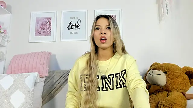 Snapshot of Mia_Rosee1 chatting on 02/23/26, 11:24 Mia Rosee1 online show from 02/23/26, 11:24