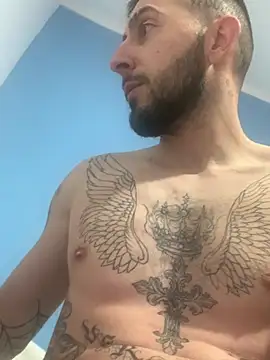 Snapshot of robeertiito chatting on 03/18/26, 10:51 robeertiito online show from 03/18/26, 10:51