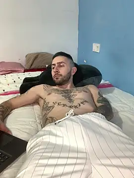 Snapshot of robeertiito chatting on 03/22/26, 04:10 robeertiito online show from 03/22/26, 04:10