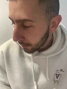 Snapshot of robeertiito chatting on 03/25/26, 08:53 robeertiito online show from 03/25/26, 08:53