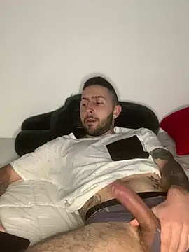 Snapshot of robeertiito chatting on 03/28/26, 02:49 robeertiito online show from 03/28/26, 02:49