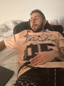 Snapshot of robeertiito chatting on 04/08/26, 10:59 robeertiito online show from 04/08/26, 10:59