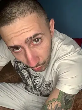 Snapshot of robeertiito chatting on 04/16/26, 02:29 robeertiito online show from 04/16/26, 02:29