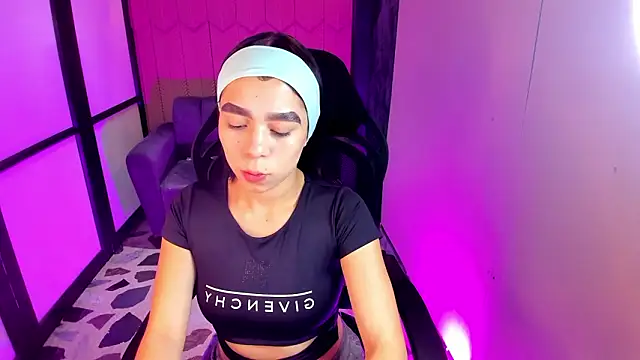 Snapshot of GemmaBrown chatting on 03/06/26, 12:45 GemmaBrown online show from 03/06/26, 12:45