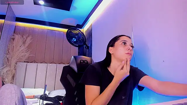 Snapshot of GemmaBrown chatting on 04/13/26, 01:27 GemmaBrown online show from 04/13/26, 01:27