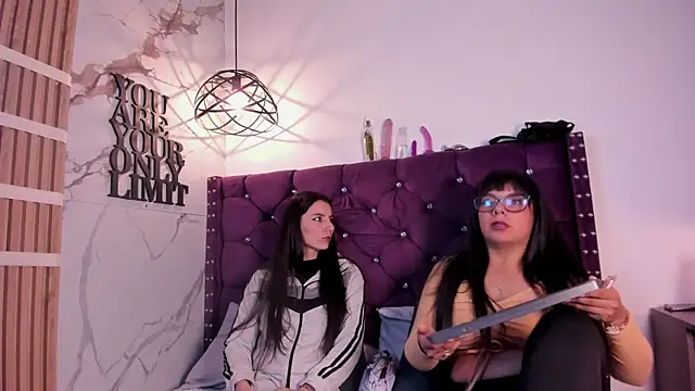 Snapshot of Valkiria-and-Dione chatting on 02/05/26, 07:18 Valkiria-and-Dione online show from 02/05/26, 07:18