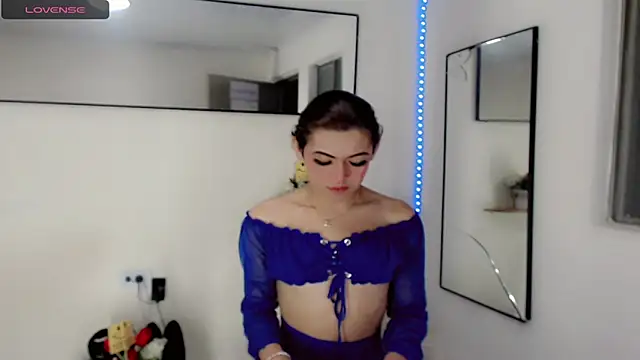 NathalialLooes online show from 04/27/26, 05:16