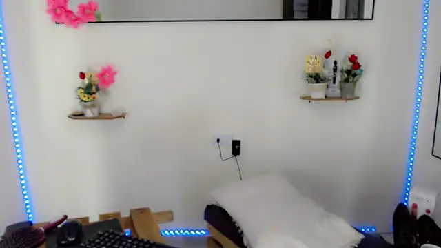 NathalialLooes online show from 05/16/26, 10:36