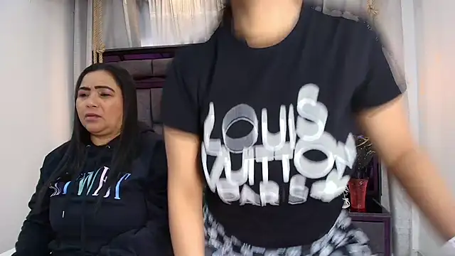 Karina Mendoza online show from 05/07/26, 12:21